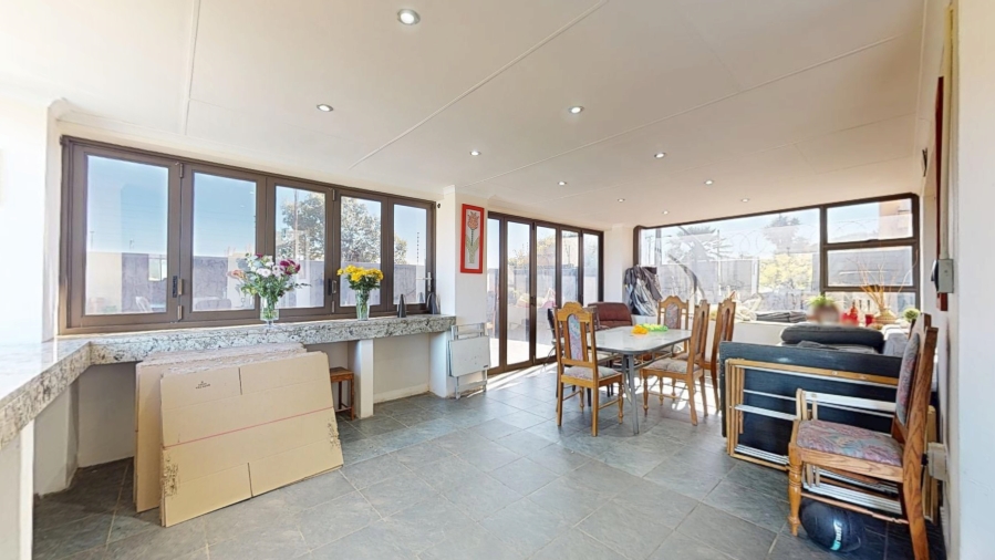 6 Bedroom Property for Sale in Wychwood Gauteng