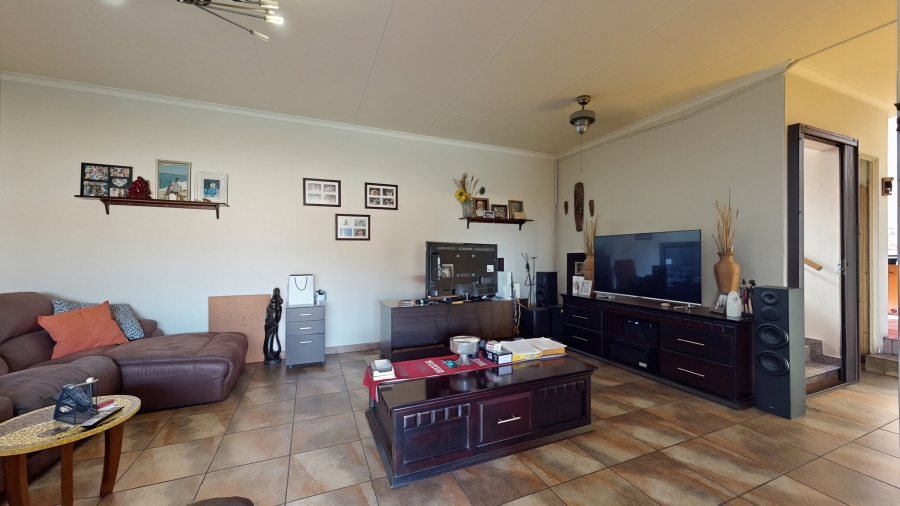 6 Bedroom Property for Sale in Wychwood Gauteng