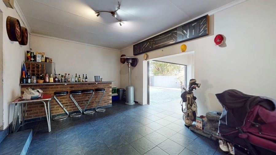 6 Bedroom Property for Sale in Wychwood Gauteng