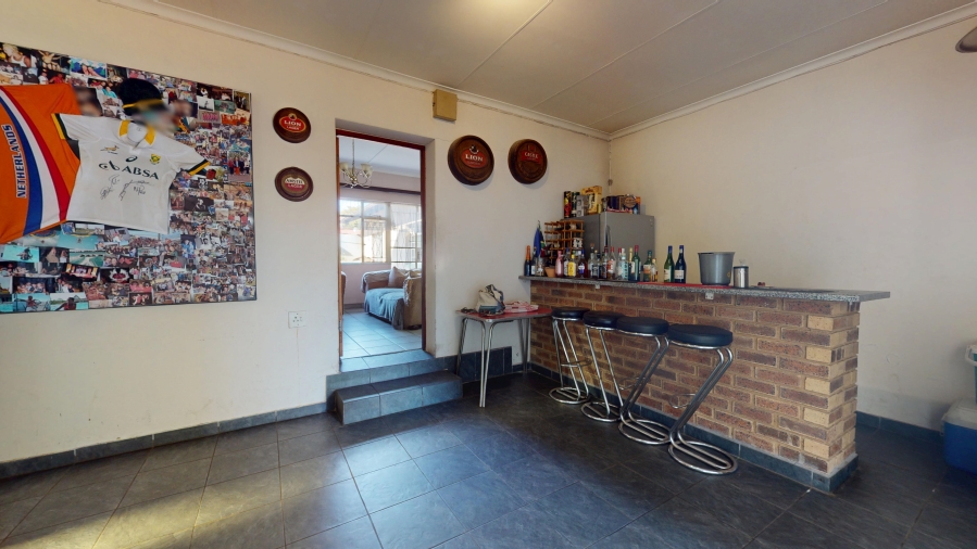 6 Bedroom Property for Sale in Wychwood Gauteng