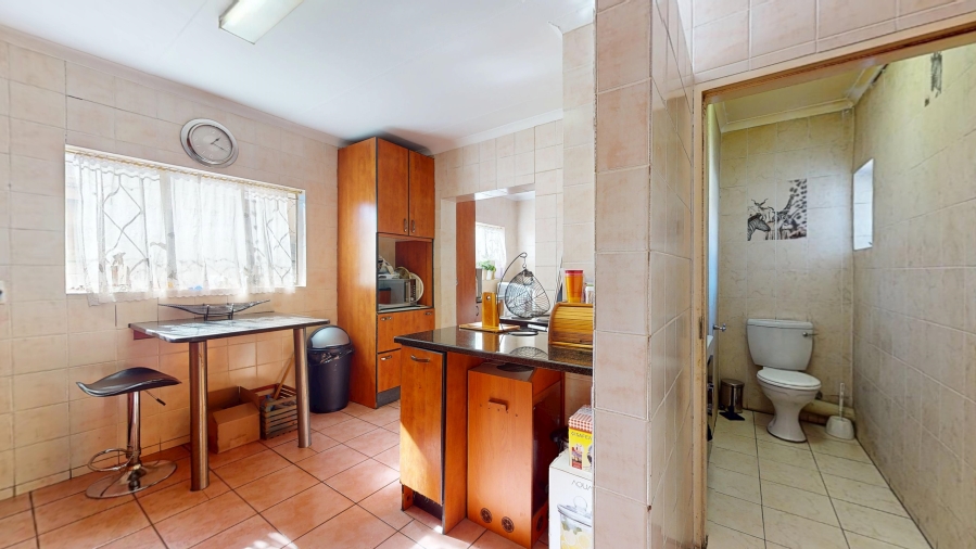 6 Bedroom Property for Sale in Wychwood Gauteng