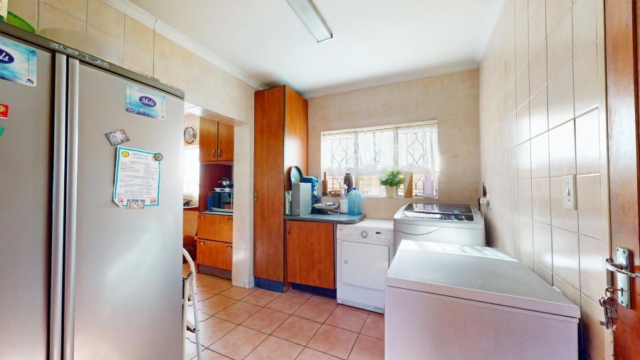 6 Bedroom Property for Sale in Wychwood Gauteng