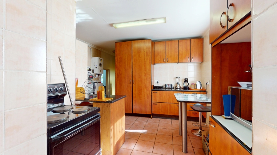 6 Bedroom Property for Sale in Wychwood Gauteng