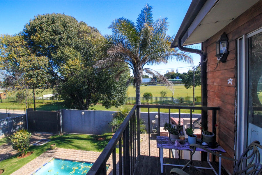 6 Bedroom Property for Sale in Wychwood Gauteng