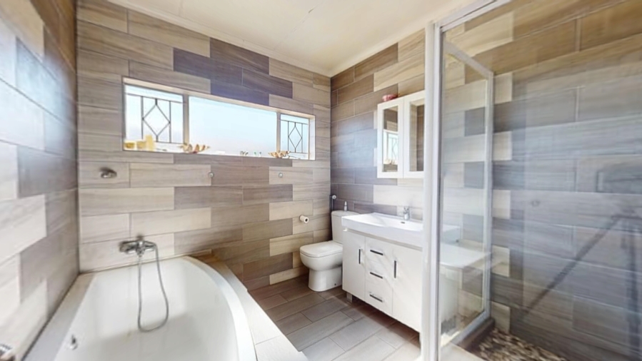 6 Bedroom Property for Sale in Wychwood Gauteng