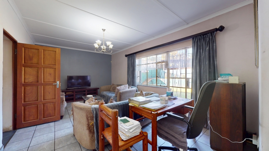 6 Bedroom Property for Sale in Wychwood Gauteng