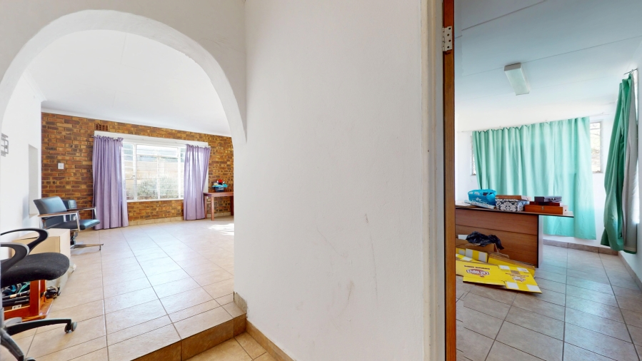 6 Bedroom Property for Sale in Wychwood Gauteng