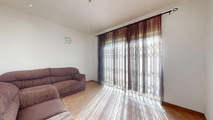 6 Bedroom Property for Sale in Wychwood Gauteng