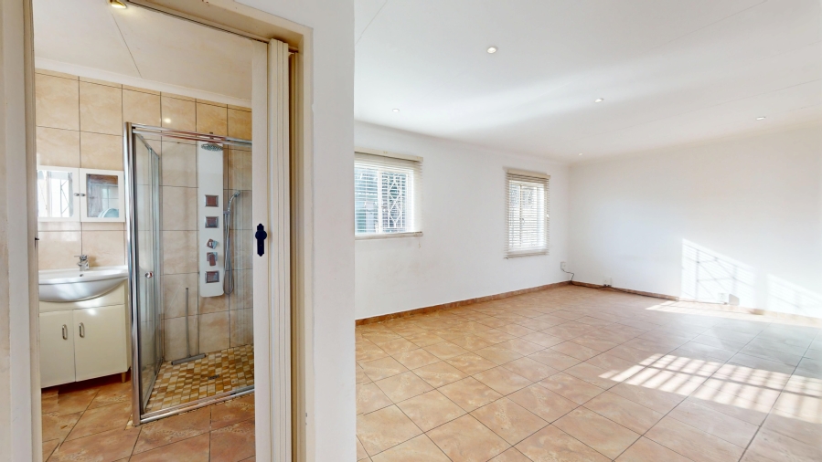 6 Bedroom Property for Sale in Wychwood Gauteng