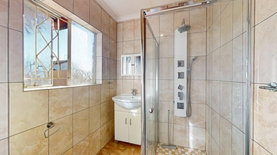6 Bedroom Property for Sale in Wychwood Gauteng