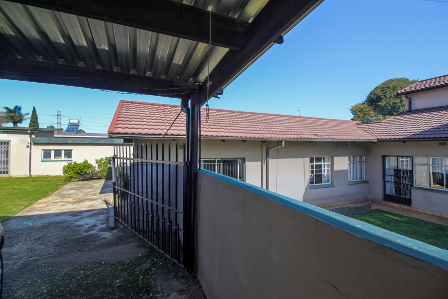 6 Bedroom Property for Sale in Wychwood Gauteng