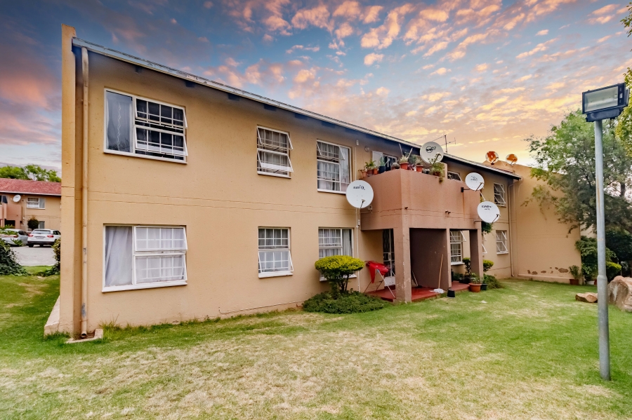 To Let 2 Bedroom Property for Rent in Vorna Valley Gauteng