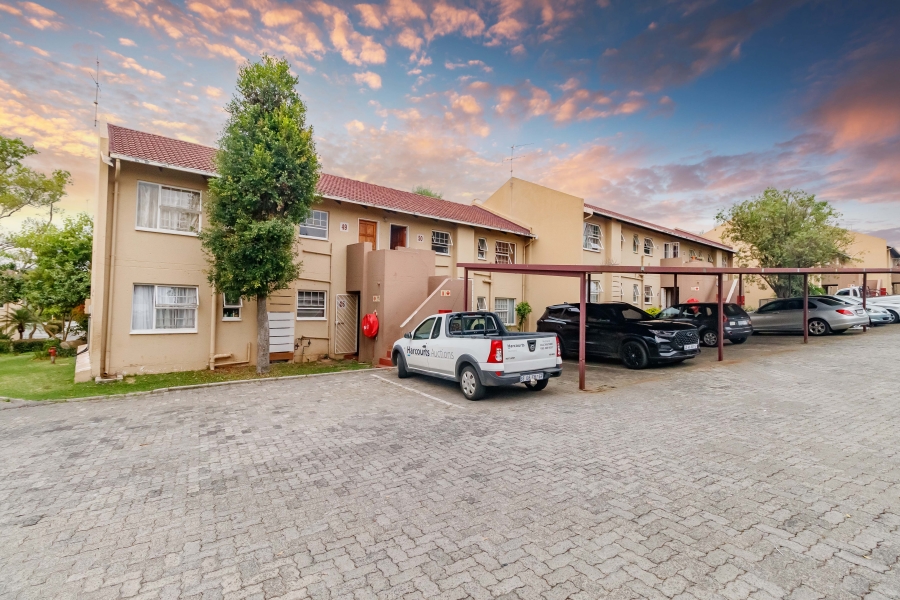 To Let 2 Bedroom Property for Rent in Vorna Valley Gauteng