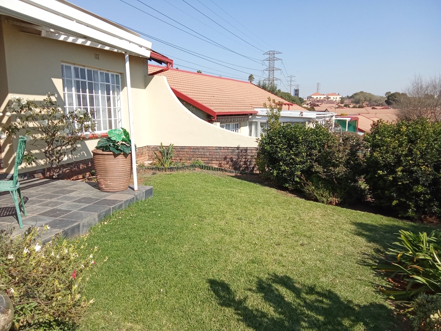 2 Bedroom Property for Sale in Helderkruin Gauteng