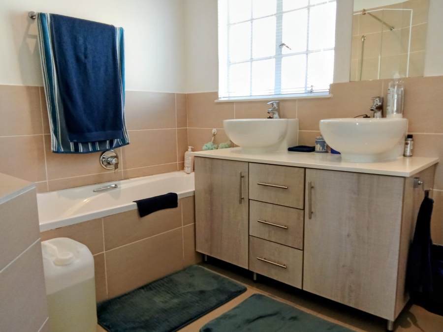 2 Bedroom Property for Sale in Helderkruin Gauteng