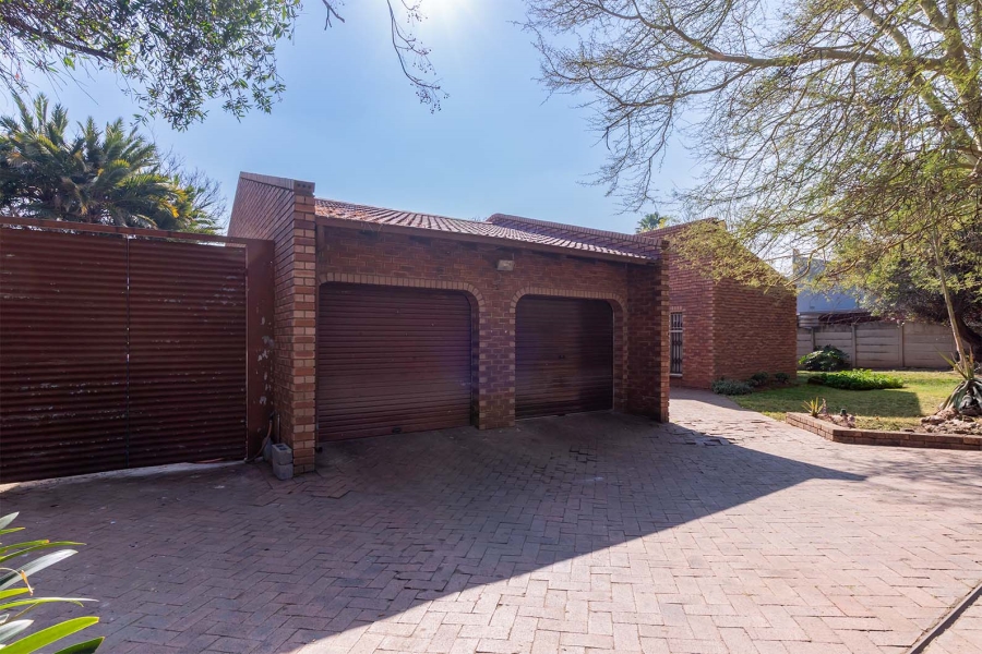 5 Bedroom Property for Sale in Norkem Park Gauteng