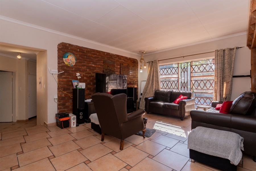 5 Bedroom Property for Sale in Norkem Park Gauteng
