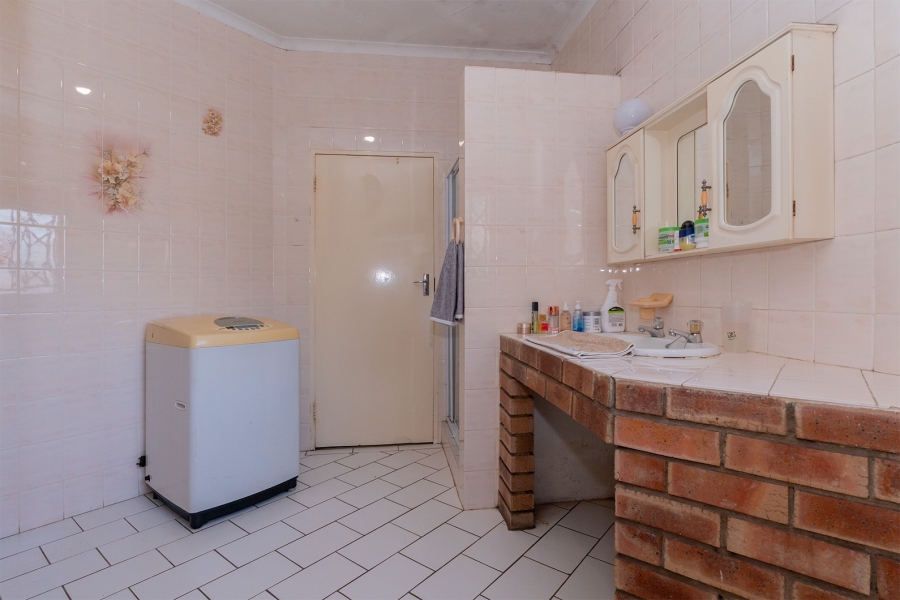 5 Bedroom Property for Sale in Norkem Park Gauteng