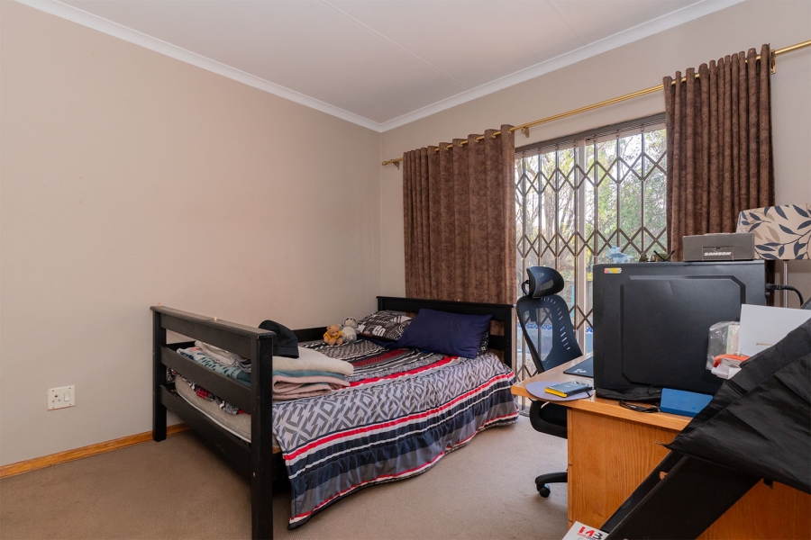 5 Bedroom Property for Sale in Norkem Park Gauteng