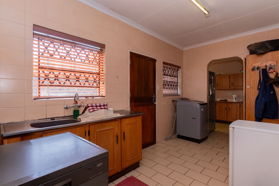 5 Bedroom Property for Sale in Norkem Park Gauteng