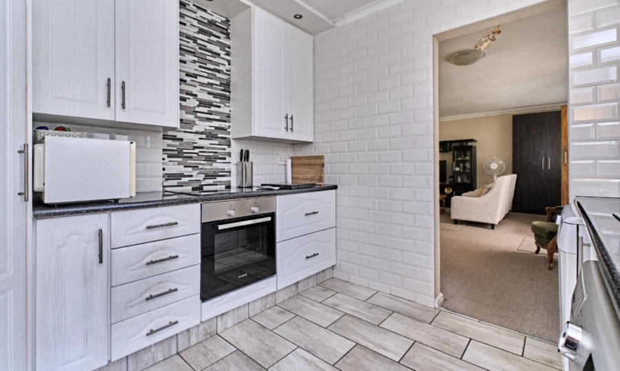 2 Bedroom Property for Sale in Bryanston Gauteng