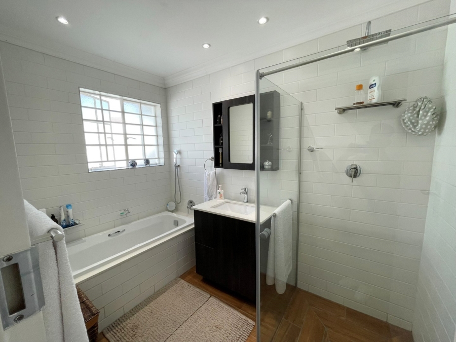 2 Bedroom Property for Sale in Bryanston Gauteng