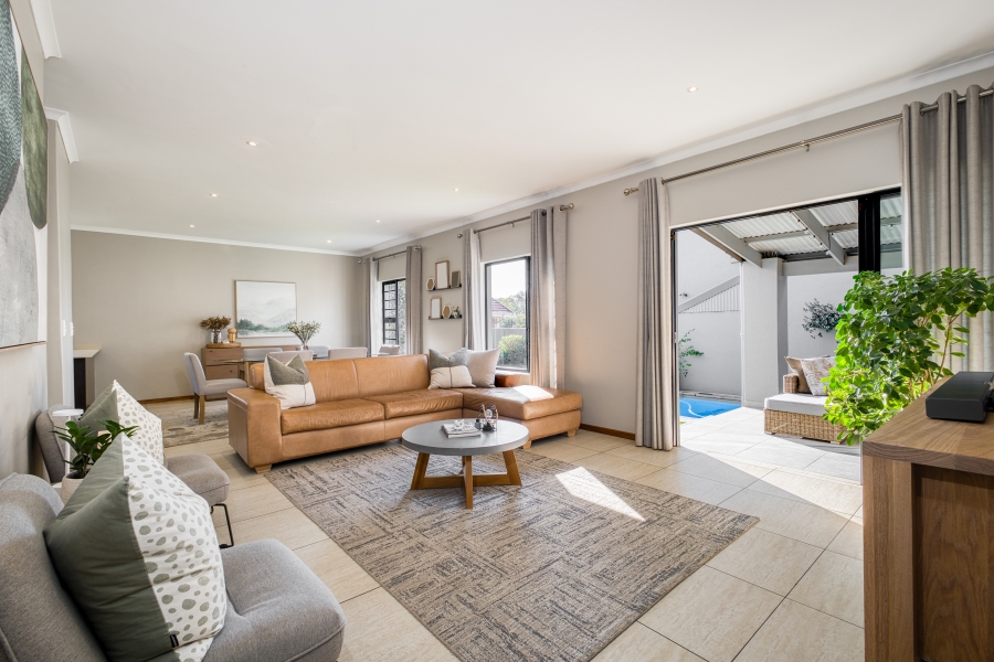 5 Bedroom Property for Sale in Linden Gauteng