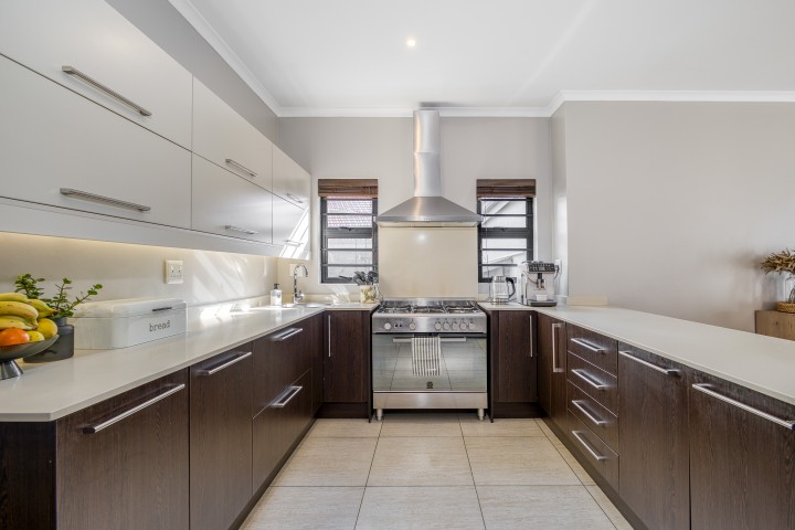 5 Bedroom Property for Sale in Linden Gauteng