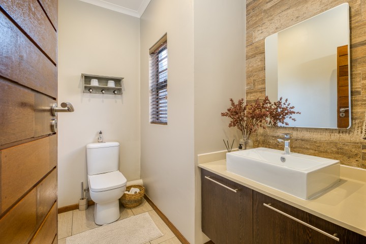 5 Bedroom Property for Sale in Linden Gauteng
