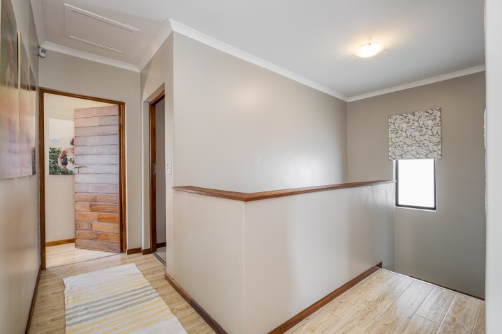 5 Bedroom Property for Sale in Linden Gauteng