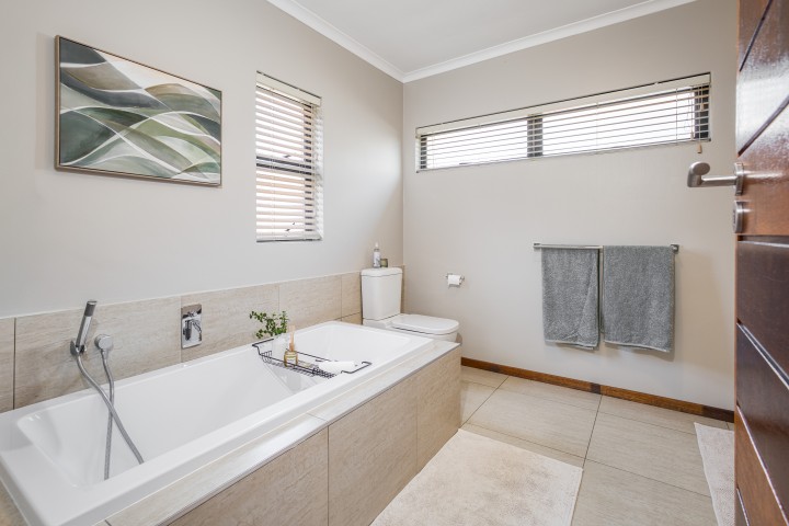 5 Bedroom Property for Sale in Linden Gauteng