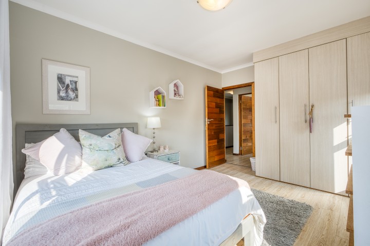 5 Bedroom Property for Sale in Linden Gauteng