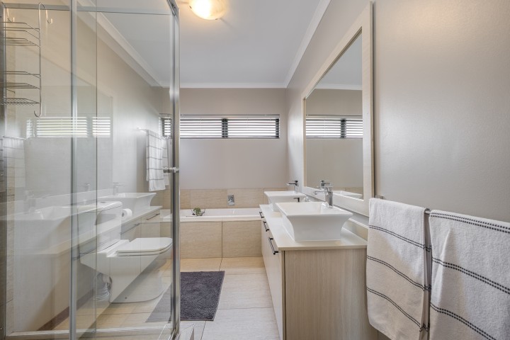 5 Bedroom Property for Sale in Linden Gauteng