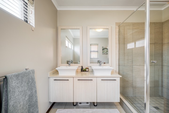 5 Bedroom Property for Sale in Linden Gauteng