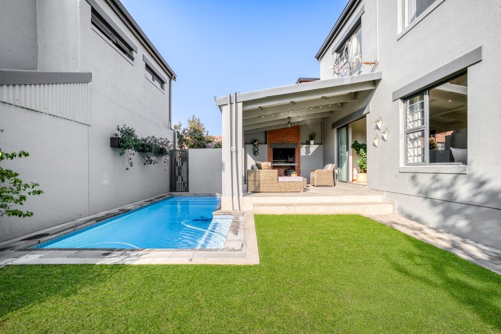 5 Bedroom Property for Sale in Linden Gauteng