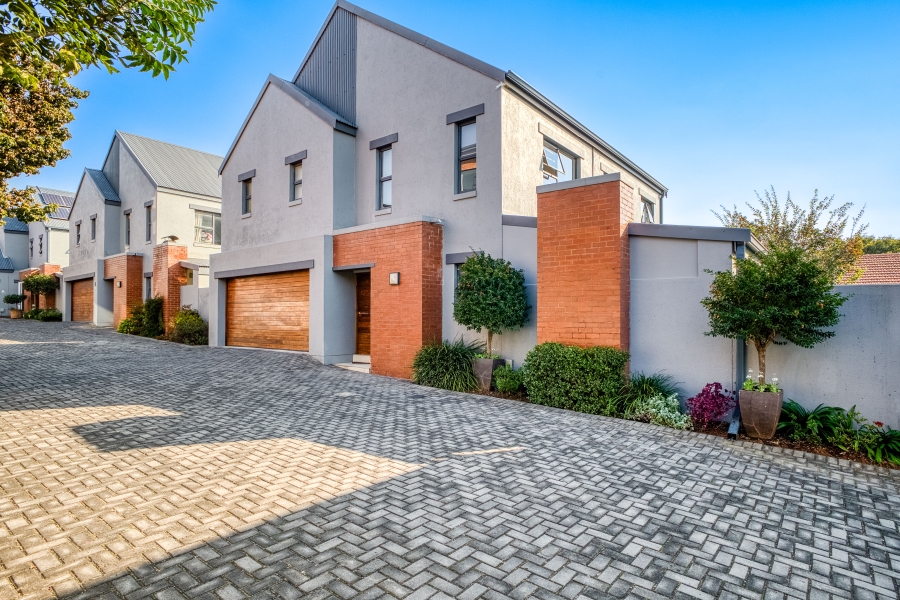 5 Bedroom Property for Sale in Linden Gauteng