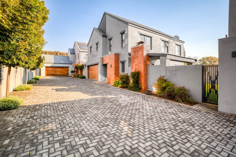 5 Bedroom Property for Sale in Linden Gauteng