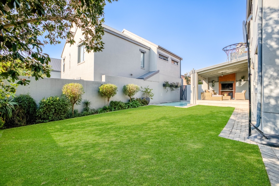 5 Bedroom Property for Sale in Linden Gauteng