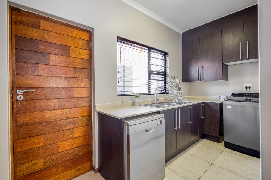 5 Bedroom Property for Sale in Linden Gauteng