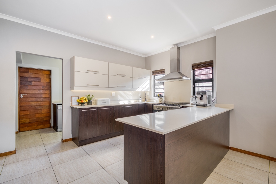 5 Bedroom Property for Sale in Linden Gauteng