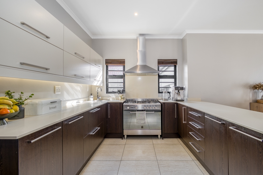 5 Bedroom Property for Sale in Linden Gauteng