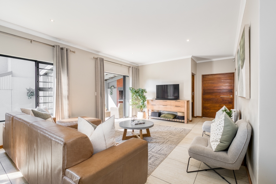 5 Bedroom Property for Sale in Linden Gauteng