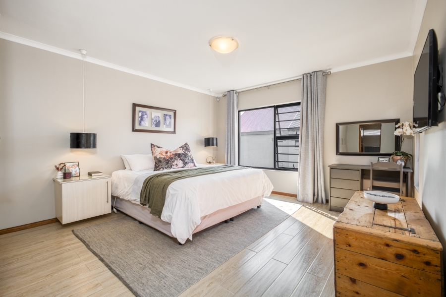 5 Bedroom Property for Sale in Linden Gauteng