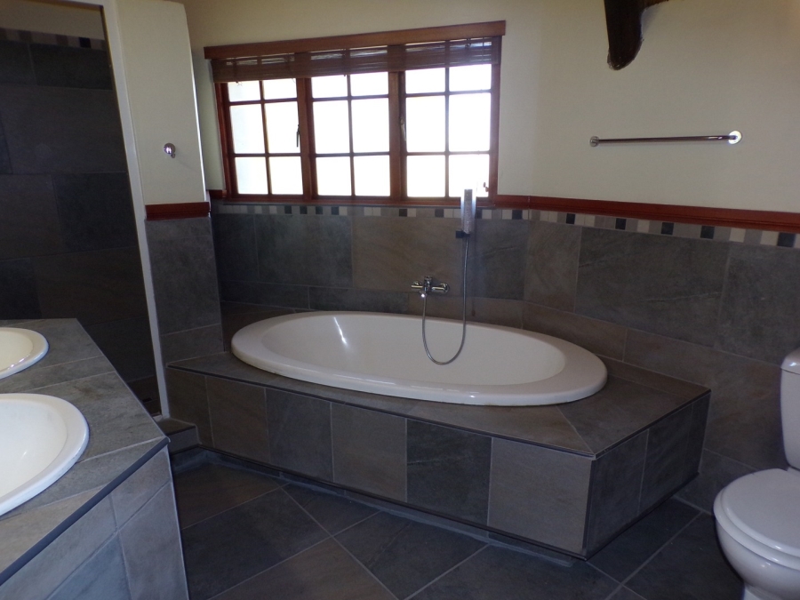 To Let 4 Bedroom Property for Rent in Erasmuskloof Gauteng