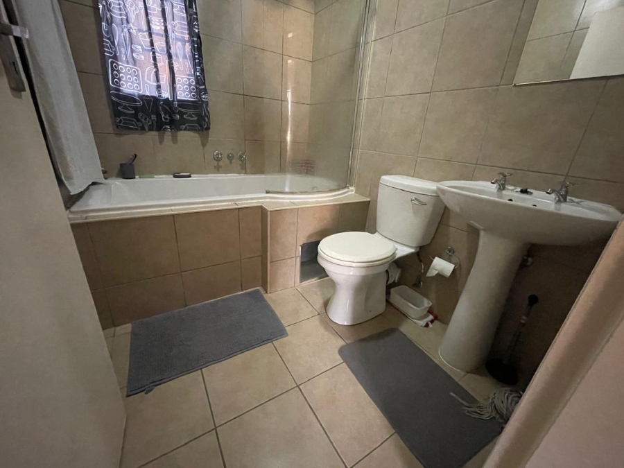 2 Bedroom Property for Sale in Noordwyk Gauteng
