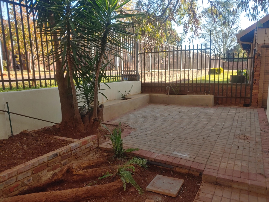 To Let 1 Bedroom Property for Rent in Garsfontein Gauteng