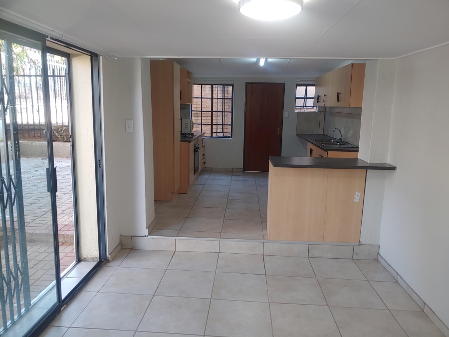 To Let 1 Bedroom Property for Rent in Garsfontein Gauteng