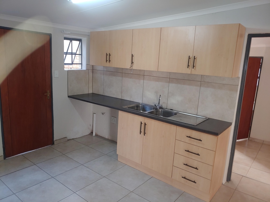 To Let 1 Bedroom Property for Rent in Garsfontein Gauteng