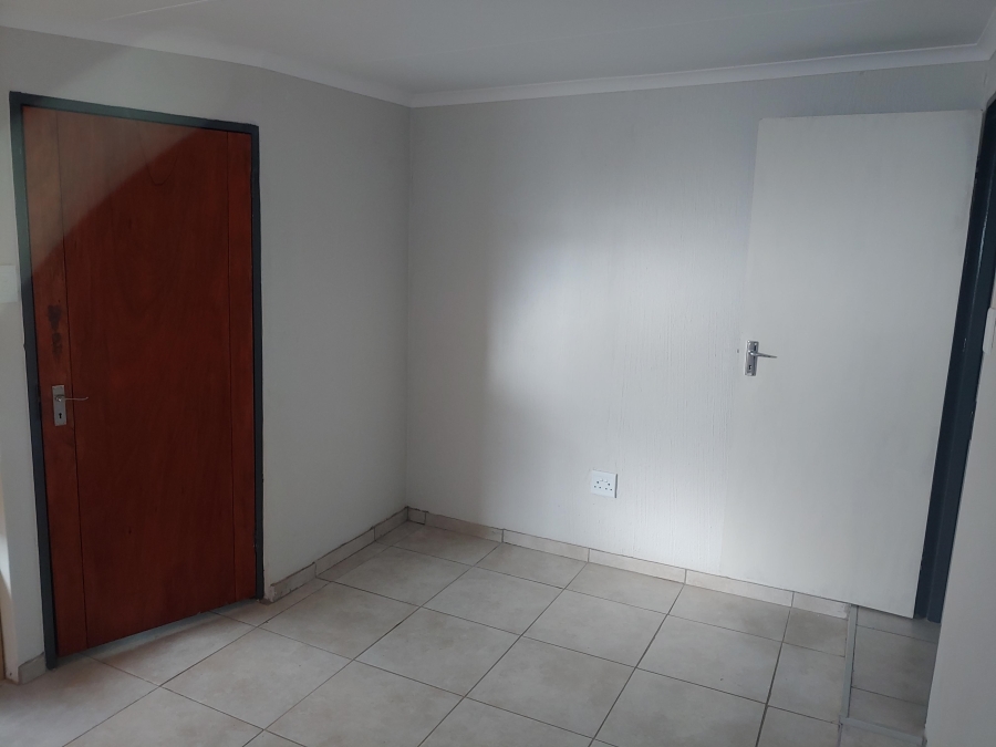 To Let 1 Bedroom Property for Rent in Garsfontein Gauteng