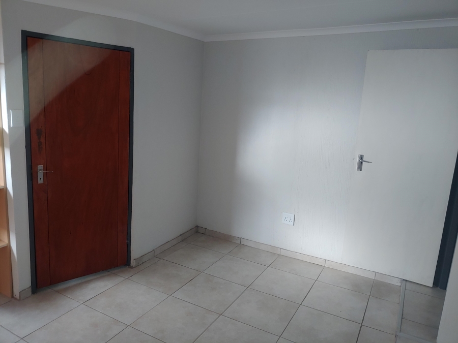 To Let 1 Bedroom Property for Rent in Garsfontein Gauteng